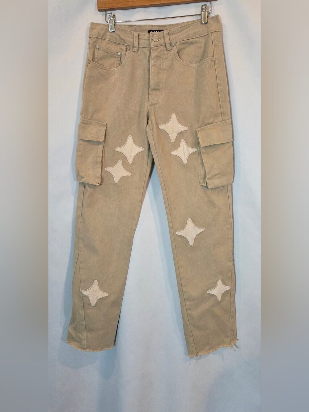 BoohooMan Men's Tan Cargo Pants with Star Appliqués